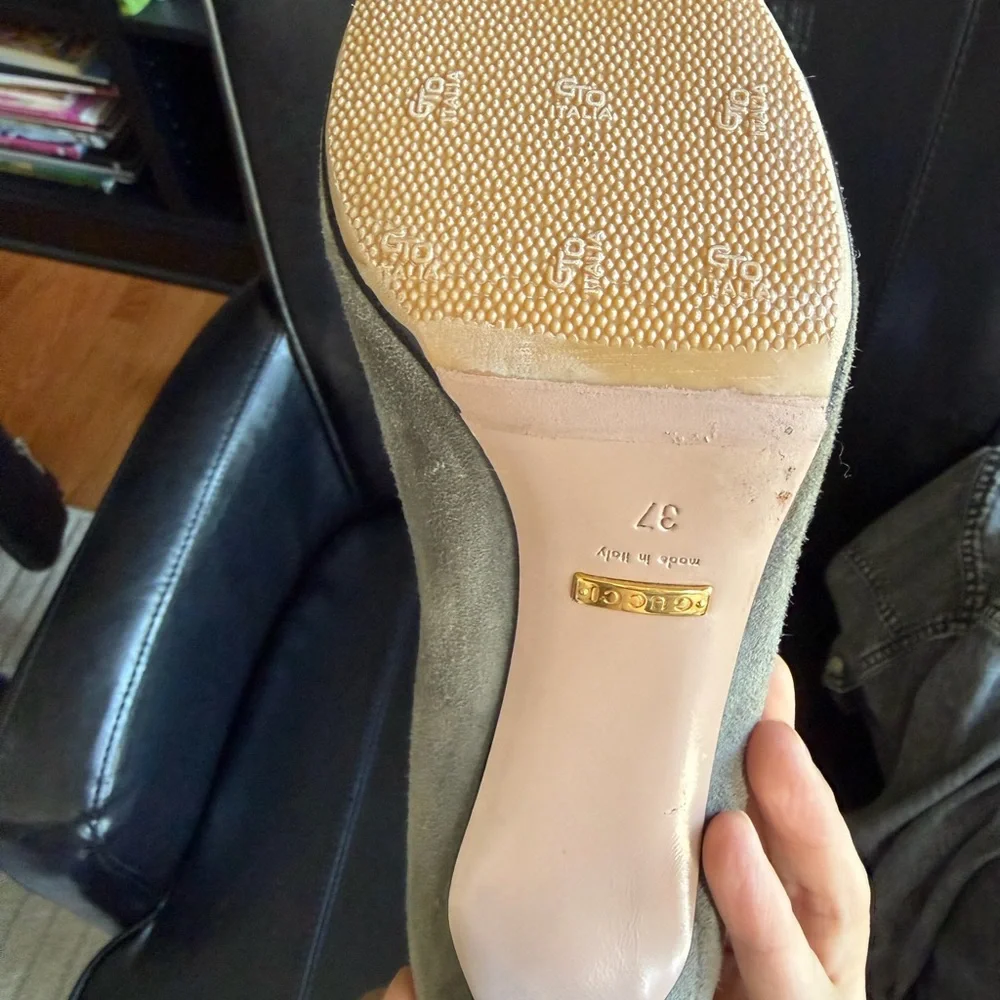 Vintage Gucci Women's Suede Pump, size 7